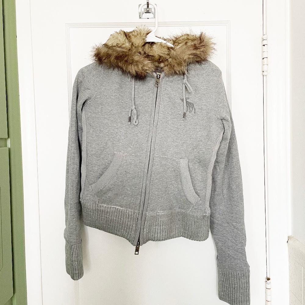 NWT Abercrombie & Fitch Fur Lined Zip Up Sweatshirt Hoodie in Grey
